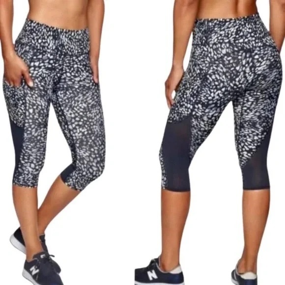 🩷ATHLETA MESH CAPRI PEBBLE BE FREE KICKER BLACK WHITE LEGGINGS SIZE MEDIUM - Picture 2 of 11